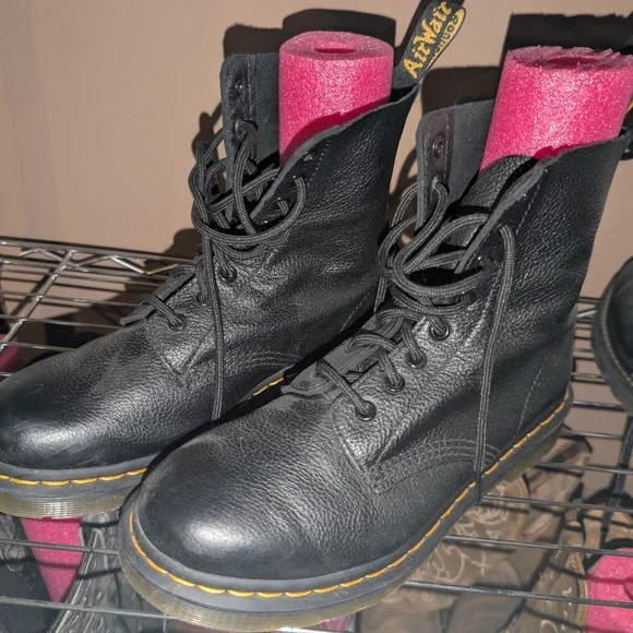 Doc Marten's combat style boots - Picture 2 of 6